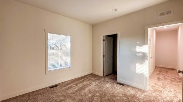 2023 Clayton HIP-2452-3A  Home