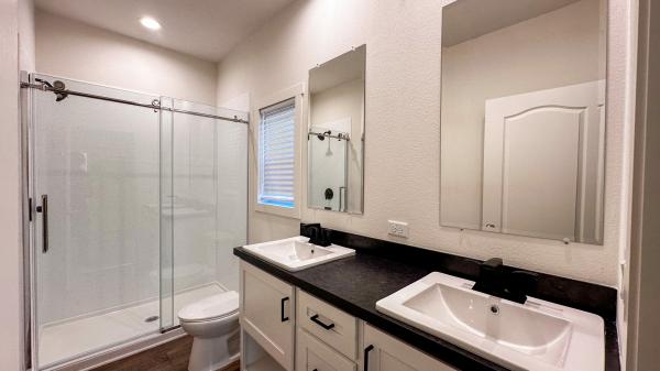 2023 Clayton HIP-2452-3A  Home