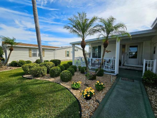 Photo 1 of 2 of home located at 2141 Bayside Drive Sebring, FL 33872