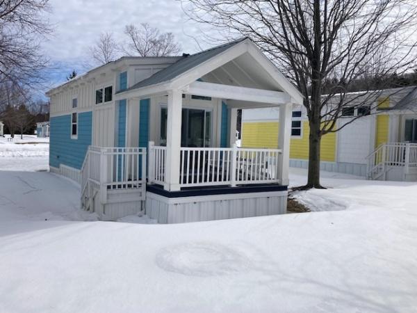 2017 Champion APDSC605 Mobile Home