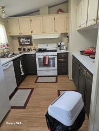 1998 Holly Park Manufactured Home
