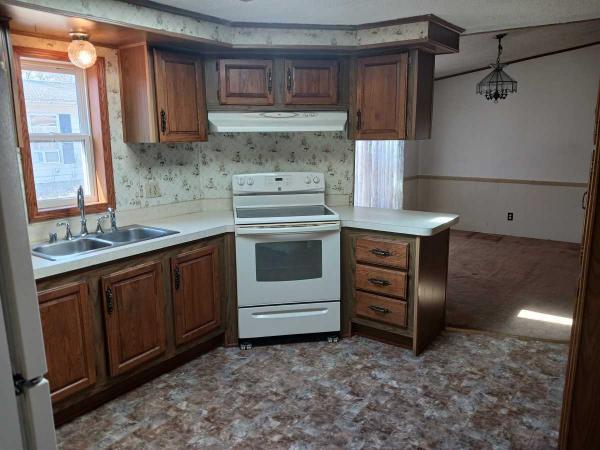 1988 Parkwood Manufactured Home