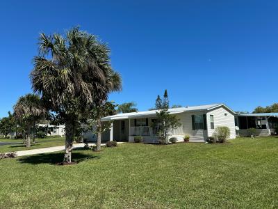 Photo 2 of 15 of home located at 2032 East Lakeview Drive Sebastian, FL 32958