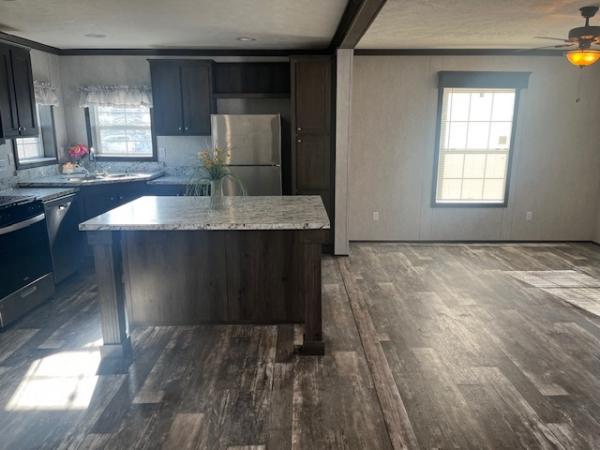 2025 EAGLE RIVER 58 LC-52G351  Home