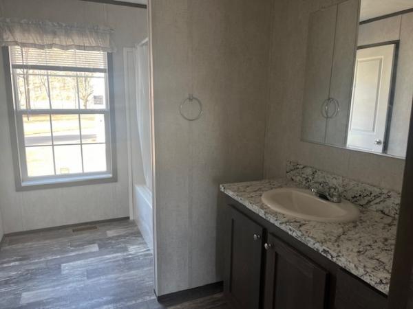 2025 EAGLE RIVER 58 LC-52G351  Home