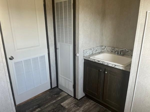 2025 EAGLE RIVER 58 LC-52G351  Home