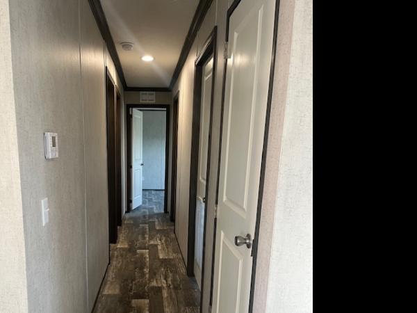 2025 EAGLE RIVER 58 LC-52G351  Home