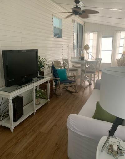 Photo 5 of 15 of home located at 7125 Fruitville Rd 1399 Sarasota, FL 34240