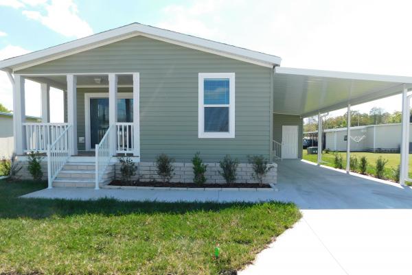 Photo 1 of 2 of home located at 4 Club House Dr Lakeland, FL 33803