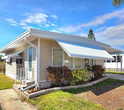 Photo 3 of 21 of home located at 2505 East Bay Dr. Largo, FL 33771