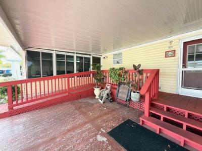 Photo 2 of 19 of home located at 523 N Genathy Drive Auburndale, FL 33823