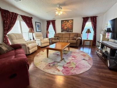 Photo 5 of 19 of home located at 523 N Genathy Drive Auburndale, FL 33823
