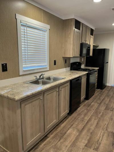 Photo 4 of 42 of home located at 131 Eloise #El131 Conroe, TX 77301