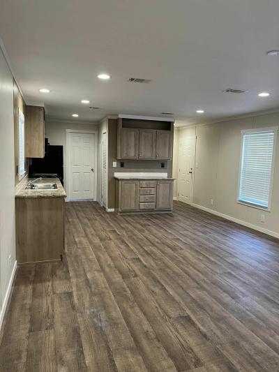Photo 4 of 26 of home located at 113 Lillian #Ll113 Conroe, TX 77301