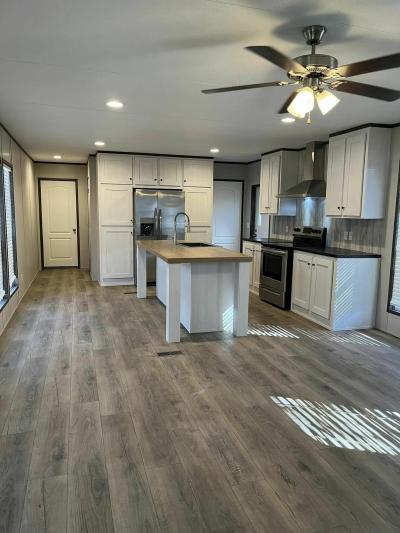 Photo 4 of 32 of home located at 105 Sharon #Sh105 Conroe, TX 77301