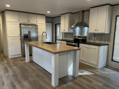 Photo 5 of 32 of home located at 105 Sharon #Sh105 Conroe, TX 77301
