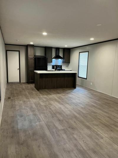 Photo 4 of 33 of home located at 117 Sharon #Sh117 Conroe, TX 77301