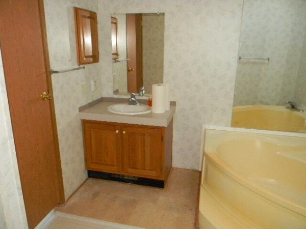 1998 Skyline Royal Manor Manufactured Home