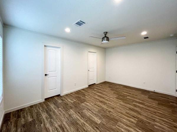 Oak Creek Homes Y6 Manufactured Home