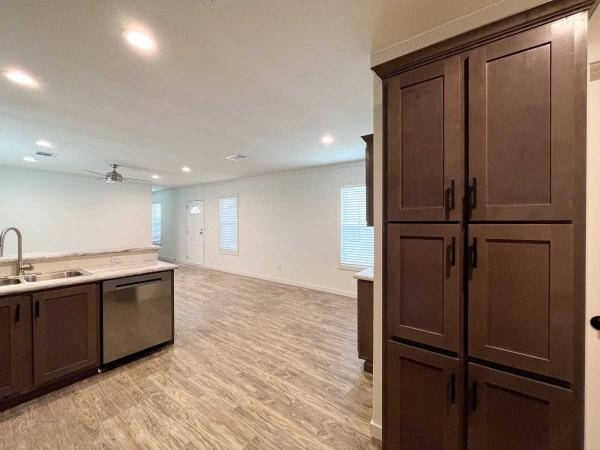 Oak Creek Homes Y6 Manufactured Home