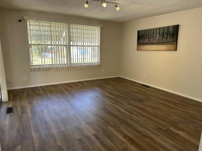 Photo 4 of 10 of home located at 985 Siesta Drive Kissimmee, FL 34741