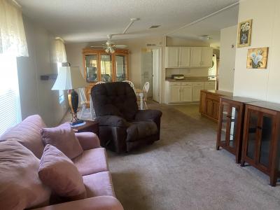 Photo 4 of 13 of home located at 733 Gladiola Dr Auburndale, FL 33823