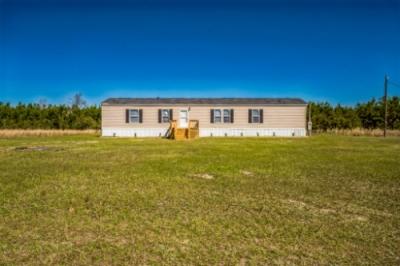 Mobile Home at 9756 Porter Grade Rd NW Altha, FL 32421