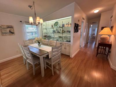 Photo 4 of 18 of home located at 1021 West Lakeview Drive Sebastian, FL 32958