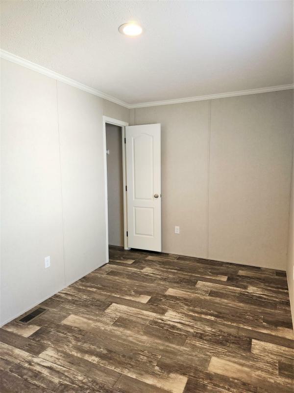 2023 Clayton 49 56GEM16663BH23  Home