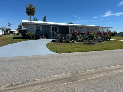 Photo 2 of 8 of home located at 5471 Whitehaven Lane Sarasota, FL 34233