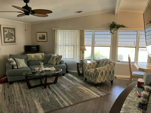 1985 SCHU HS Manufactured Home