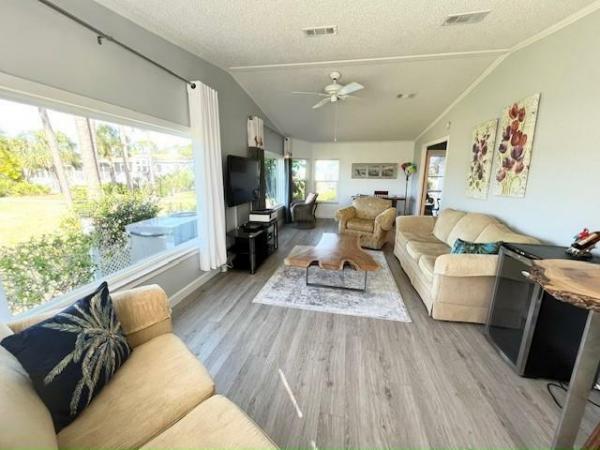 1990 PALM Manufactured Home