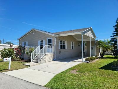 Photo 4 of 13 of home located at 182 Oleander Street Nokomis, FL 34275
