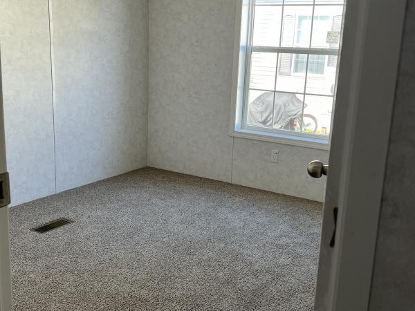 2025 Champion ESSL26610 Mobile Home