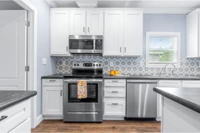 Photo 4 of 8 of home located at 7601 Daffan Lane #106 Austin, TX 78724