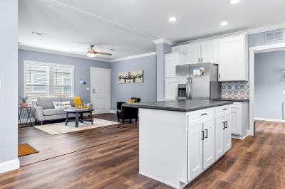 Photo 5 of 8 of home located at 7601 Daffan Lane #106 Austin, TX 78724