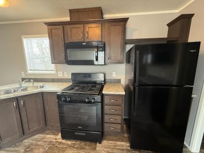 Photo 5 of 32 of home located at 11759 Cascade Circle #87 Romeo, MI 48065