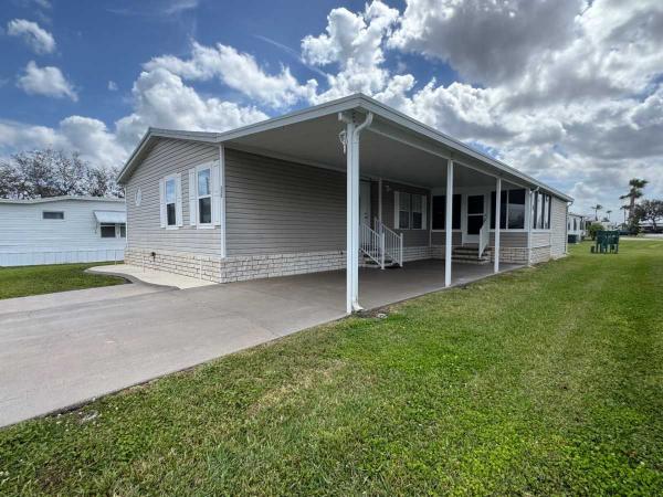 Photo 1 of 2 of home located at 330 Pleasant Place Frostproof, FL 33843