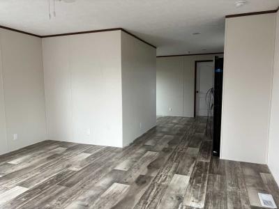 Photo 3 of 10 of home located at 117 Park Estate Ave. Pontiac, IL 61764