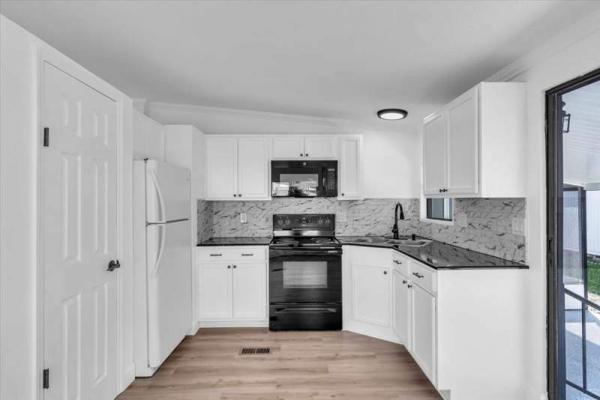 1985 MARL Manufactured Home