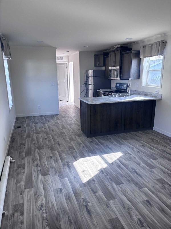 2024 MidCountry 1W1004P Manufactured Home