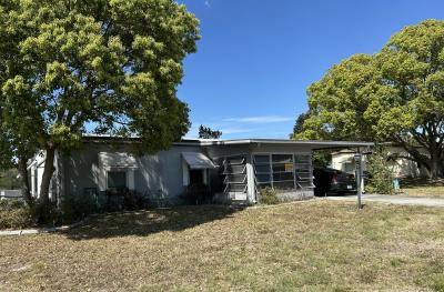 Mobile Home at 1130 Lake Drive Grand Island, FL 32735