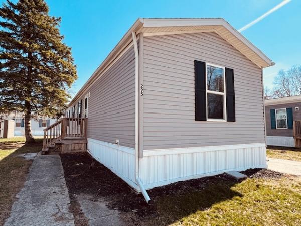 2013 Champion RA1670201 Mobile Home