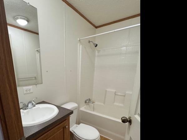 2013 Champion RA1670201 Mobile Home