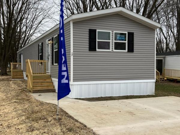 2025 Champion Home Builders, Inc. mobile Home