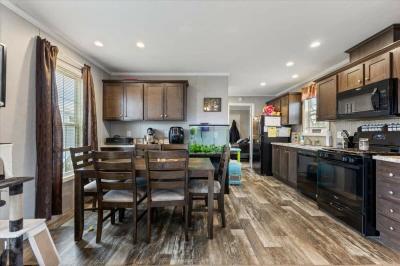 Photo 4 of 12 of home located at 4807 N Hempstead Ct Sterling Heights, MI 48310