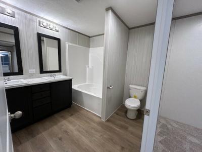 Photo 5 of 8 of home located at 14 Woodmoor Court Leavenworth, KS 66048