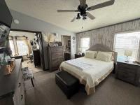 2001 COMMODORE BONUS ROOM Manufactured Home