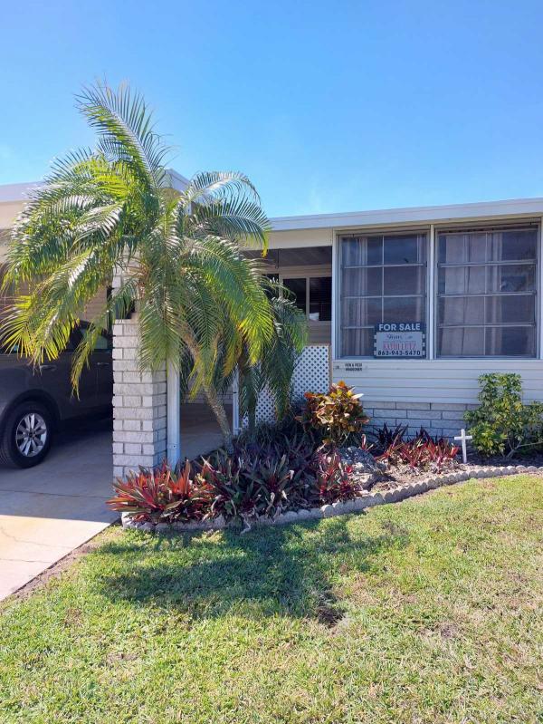 Photo 3 of 2 of home located at 20 Lake Pointe Dr Mulberry, FL 33860