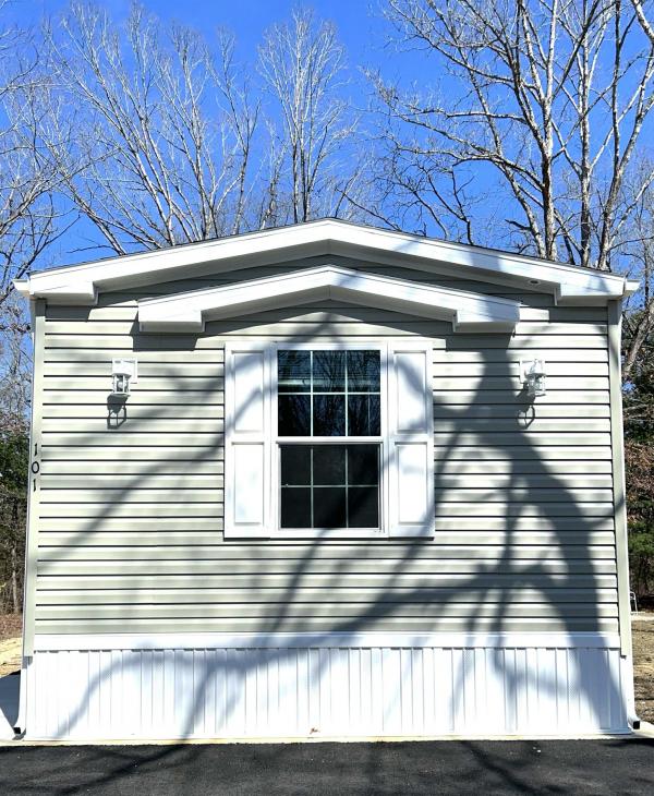 2024 Redman 101 122RENW-1666H22193  Home